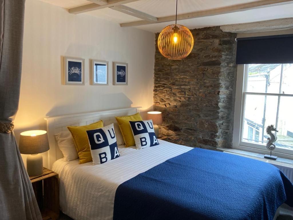 Prospect House: 17th Century Cottage with Private Apartments Looe Exterior photo